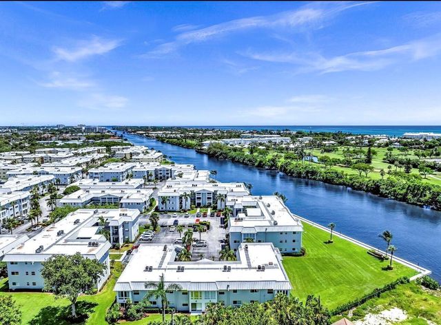 18 COLONIAL CLUB Drive 200, Boynton Beach, FL 33435