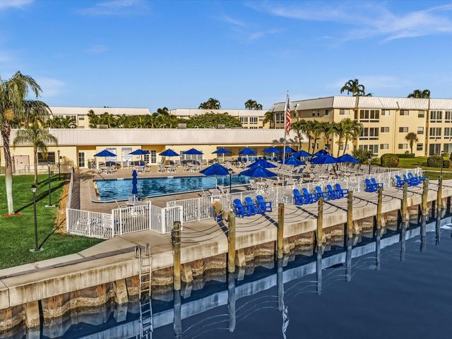18 COLONIAL CLUB Drive 200, Boynton Beach, FL 33435