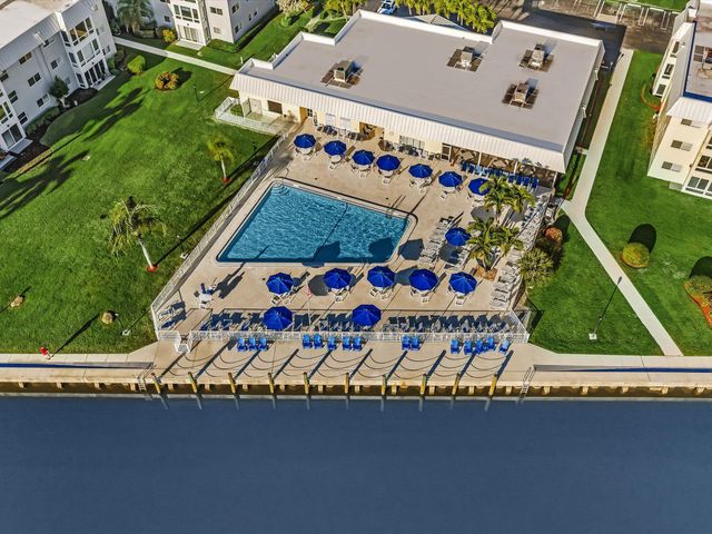 18 COLONIAL CLUB Drive 200, Boynton Beach, FL 33435