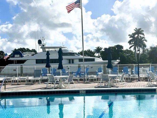 18 COLONIAL CLUB Drive 200, Boynton Beach, FL 33435