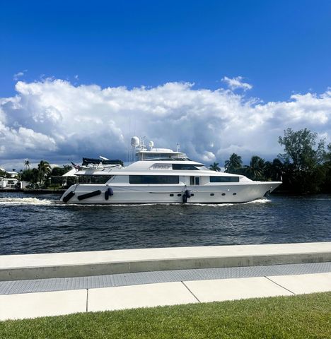 18 COLONIAL CLUB Drive 200, Boynton Beach, FL 33435