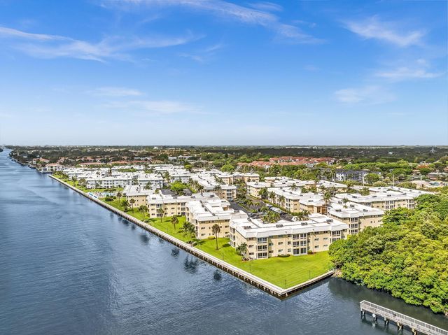 18 COLONIAL CLUB Drive 200, Boynton Beach, FL 33435
