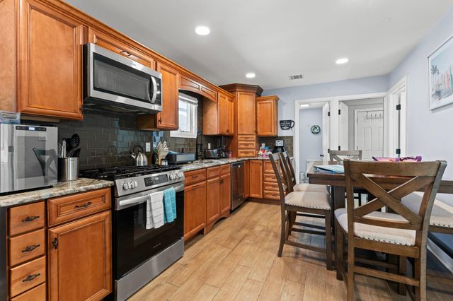 140 OCEAN AVE, Point Pleasant Beach, NJ 08742