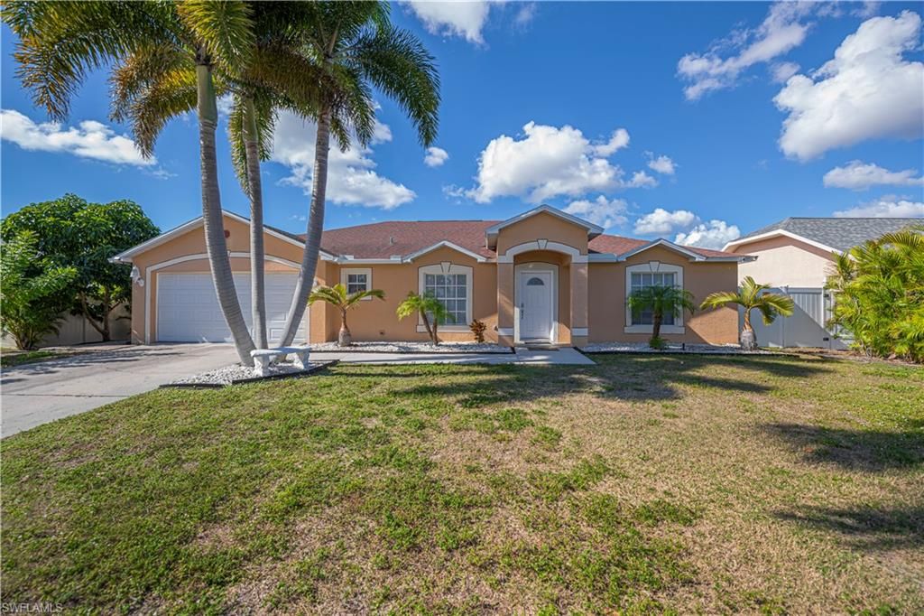Image 2 of property listing at 3818 SW 6th PL, Cape Coral, FL 33914