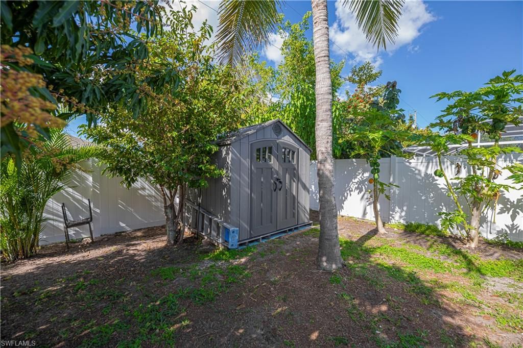 Image 27 of property listing at 3818 SW 6th PL, Cape Coral, FL 33914