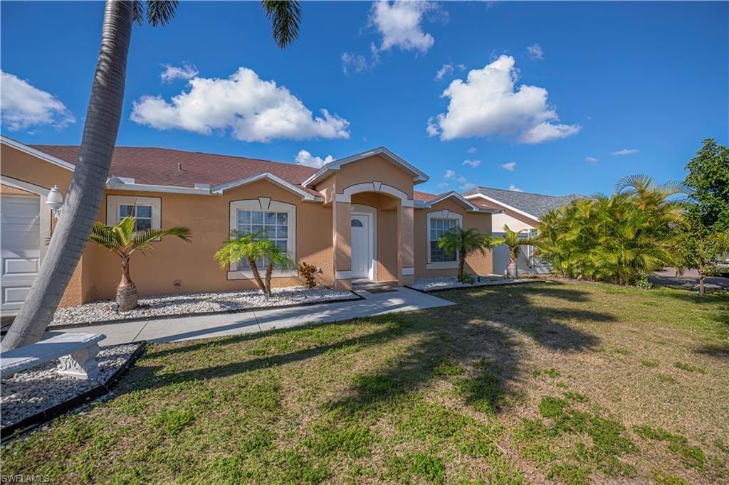 Image 3 of property listing at 3818 SW 6th PL, Cape Coral, FL 33914