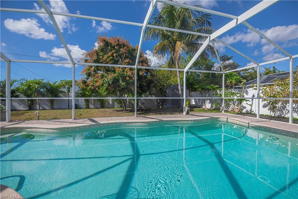 Image 4 of property listing at 3818 SW 6th PL, Cape Coral, FL 33914