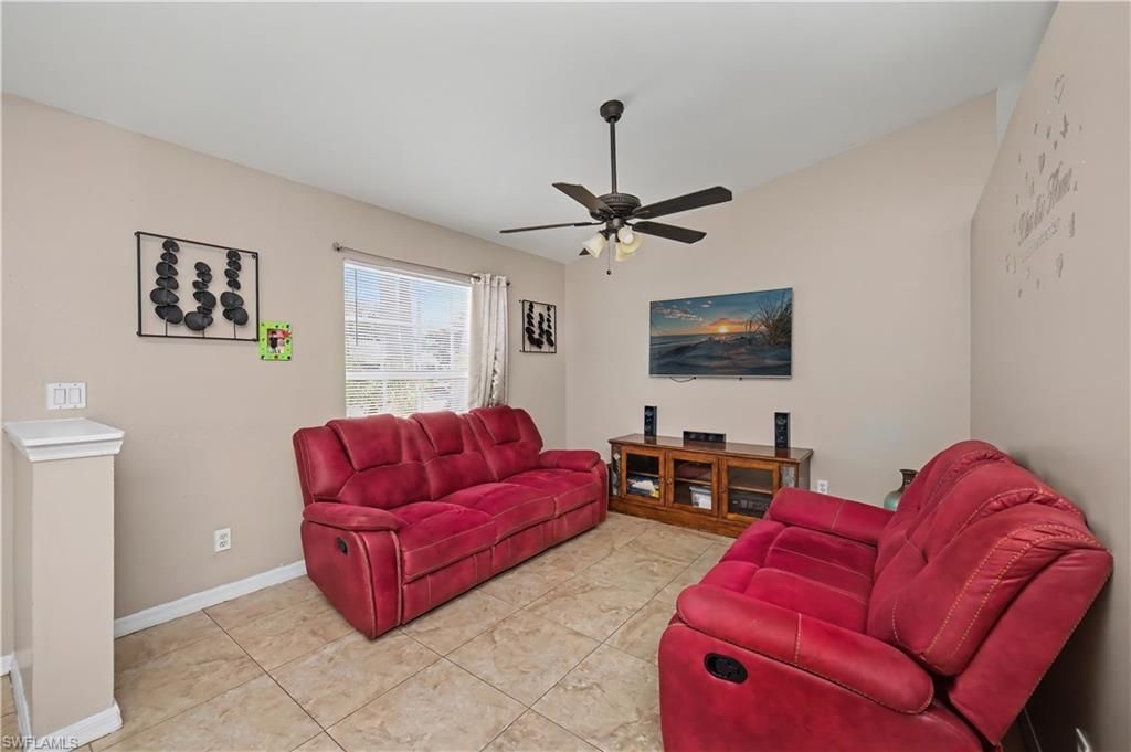 Image 8 of property listing at 3818 SW 6th PL, Cape Coral, FL 33914