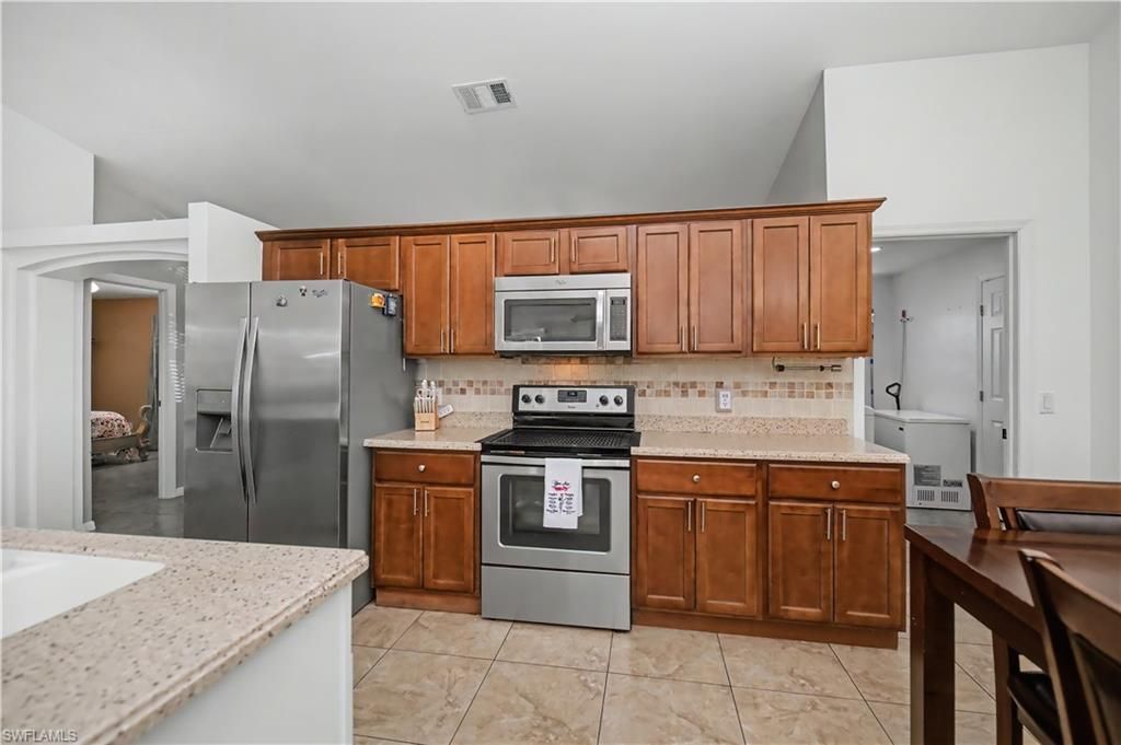 Image 9 of property listing at 3818 SW 6th PL, Cape Coral, FL 33914