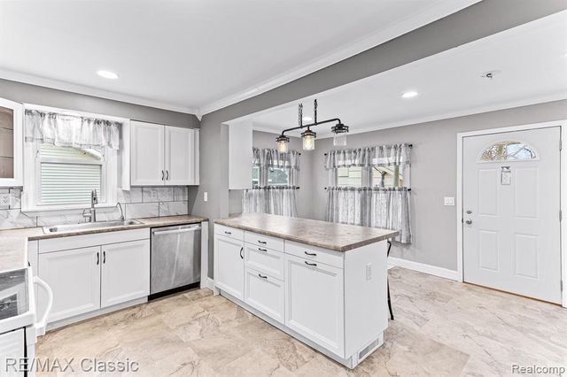 217 Endwell Street, Novi, MI 48377