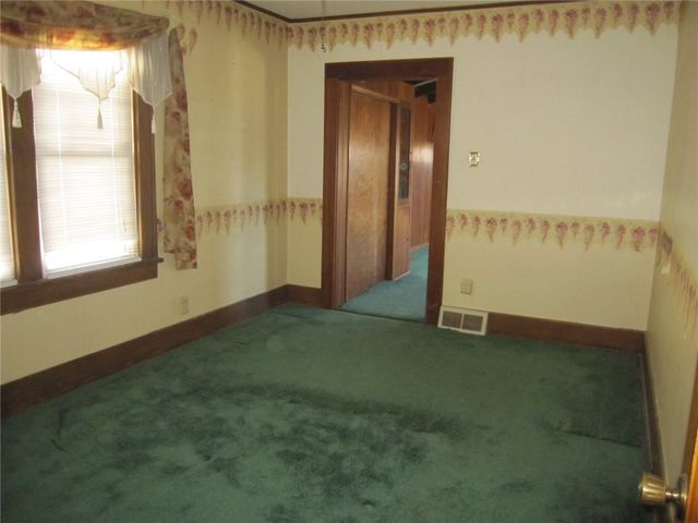 513 N Noyes Boulevard, St Joseph, MO 64501