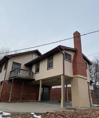 513 N Noyes Boulevard, St Joseph, MO 64501