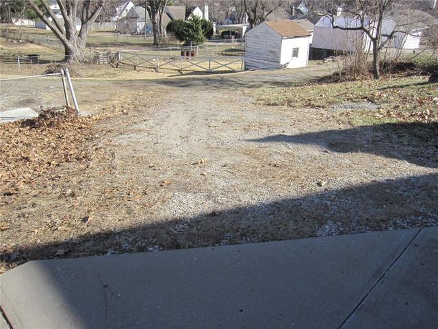 513 N Noyes Boulevard, St Joseph, MO 64501