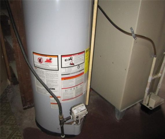 513 N Noyes Boulevard, St Joseph, MO 64501