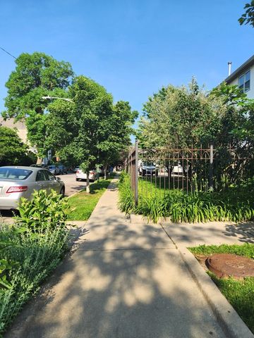 2027 N Sawyer Avenue, Chicago, IL 60647