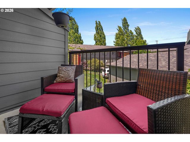 12638 Nw BARNES Rd 11, Portland, OR 97229