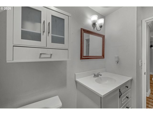 12638 Nw BARNES Rd 11, Portland, OR 97229