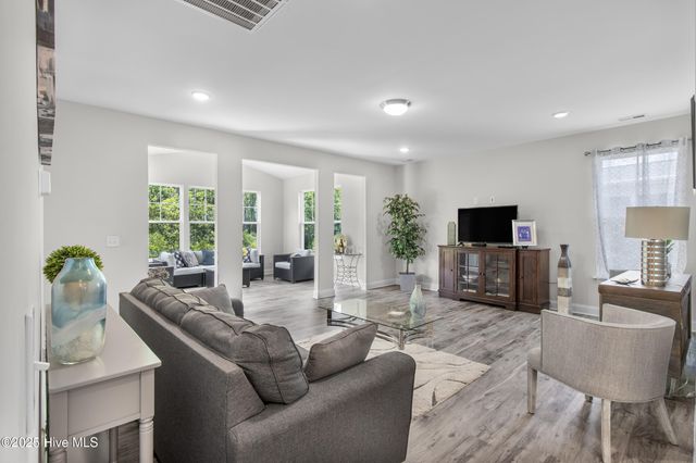 5088 W Chandler Heights Drive, Leland, NC 28451