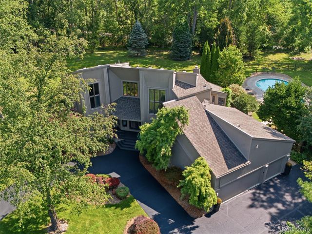 1250 Sunniwood Place, Oakland Charter Township, MI 48306