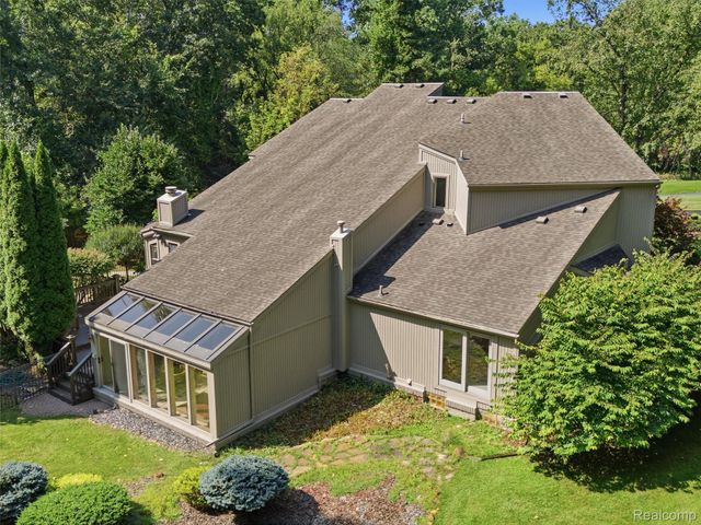 1250 Sunniwood Place, Oakland Charter Township, MI 48306