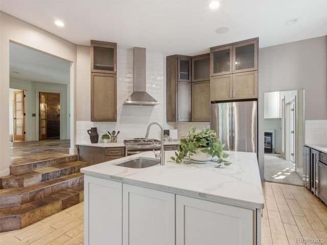 1250 Sunniwood Place, Oakland Charter Township, MI 48306
