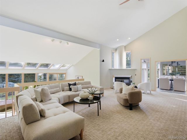 1250 Sunniwood Place, Oakland Charter Township, MI 48306