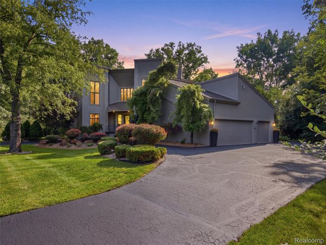 1250 Sunniwood Place, Oakland Charter Township, MI 48306