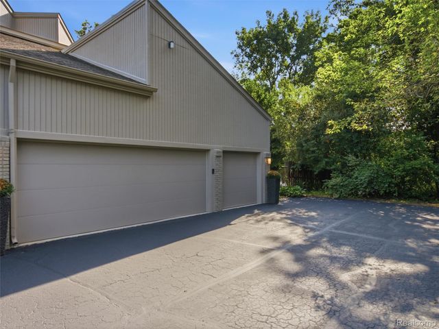 1250 Sunniwood Place, Oakland Charter Township, MI 48306