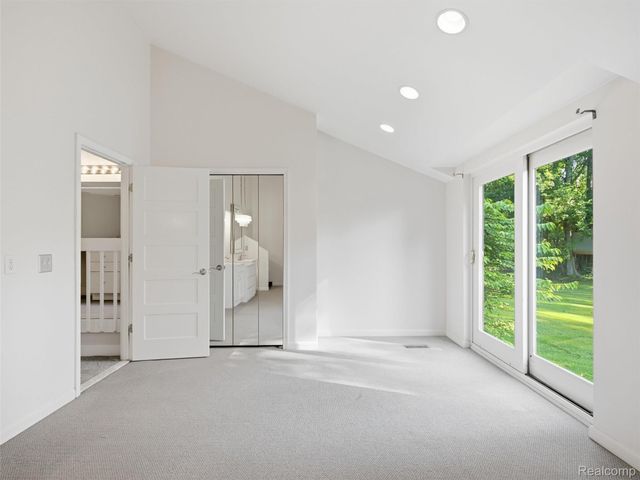 1250 Sunniwood Place, Oakland Charter Township, MI 48306