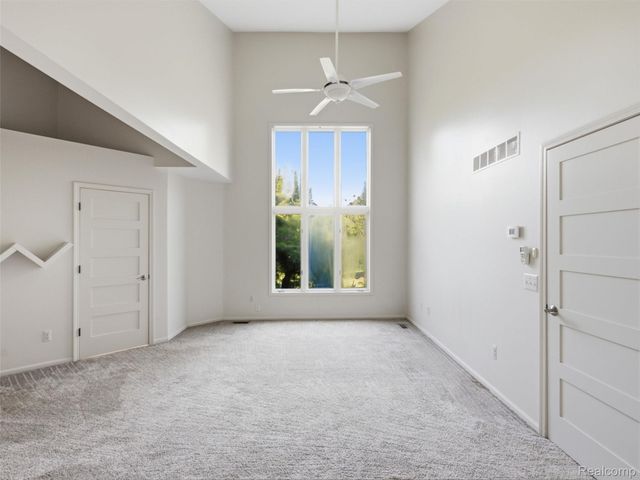 1250 Sunniwood Place, Oakland Charter Township, MI 48306