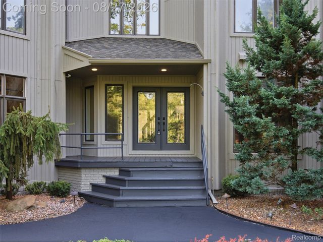1250 Sunniwood Place, Oakland Charter Township, MI 48306
