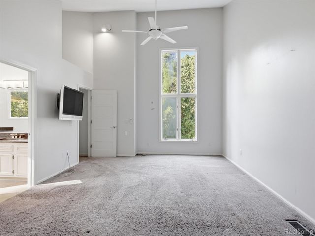 1250 Sunniwood Place, Oakland Charter Township, MI 48306