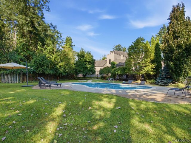 1250 Sunniwood Place, Oakland Charter Township, MI 48306
