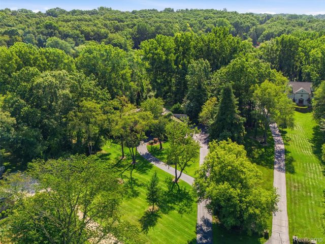 1250 Sunniwood Place, Oakland Charter Township, MI 48306