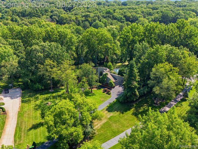 1250 Sunniwood Place, Oakland Charter Township, MI 48306