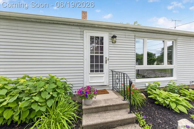 3027 Lanning Drive, Flint, MI 48506