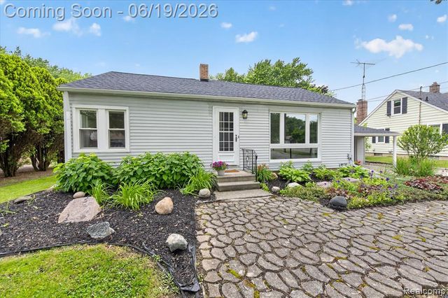 3027 Lanning Drive, Flint, MI 48506