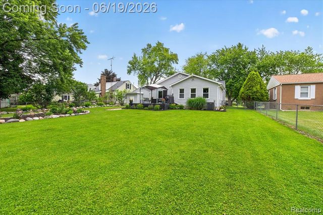 3027 Lanning Drive, Flint, MI 48506