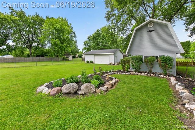 3027 Lanning Drive, Flint, MI 48506