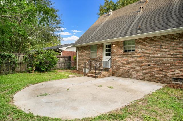 331 Emerson Dr., Hattiesburg, MS 39401
