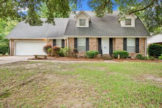331 Emerson Dr., Hattiesburg, MS 39401