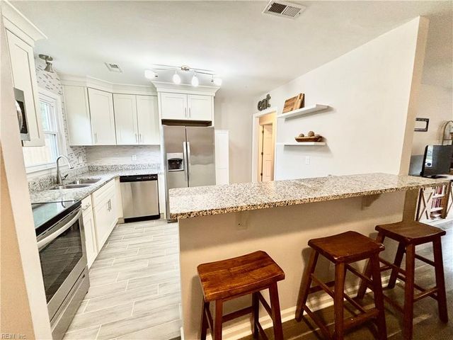 939 Red Oak CIR, Newport News, VA 23608