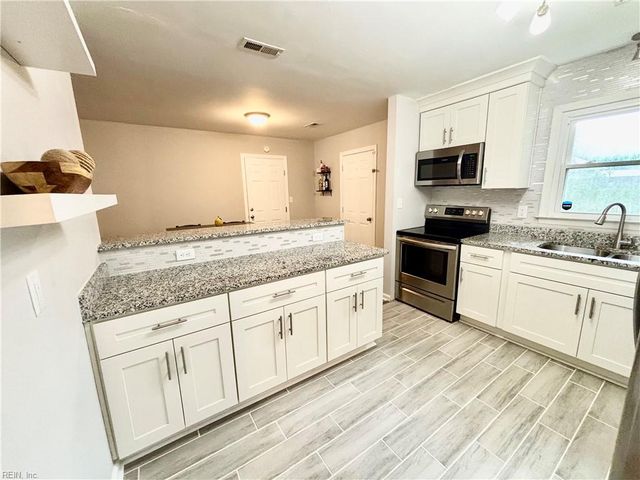 939 Red Oak CIR, Newport News, VA 23608