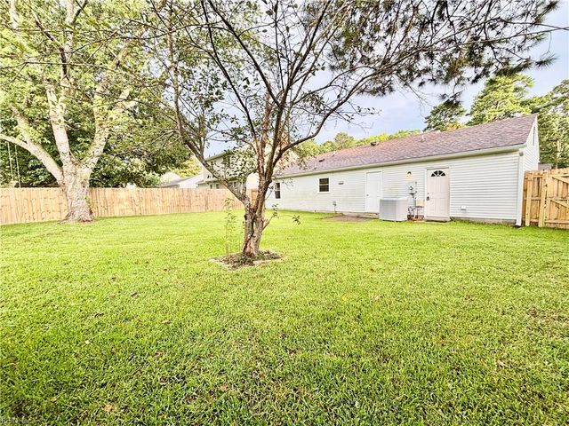 939 Red Oak CIR, Newport News, VA 23608