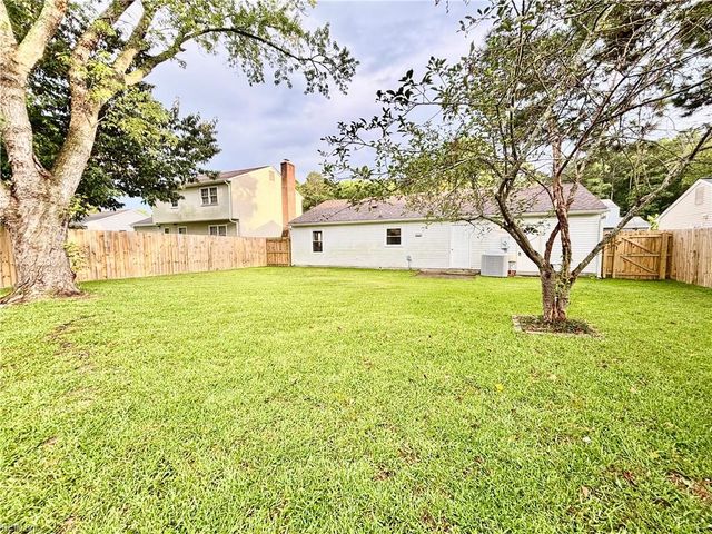 939 Red Oak CIR, Newport News, VA 23608