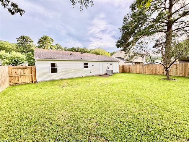 939 Red Oak CIR, Newport News, VA 23608