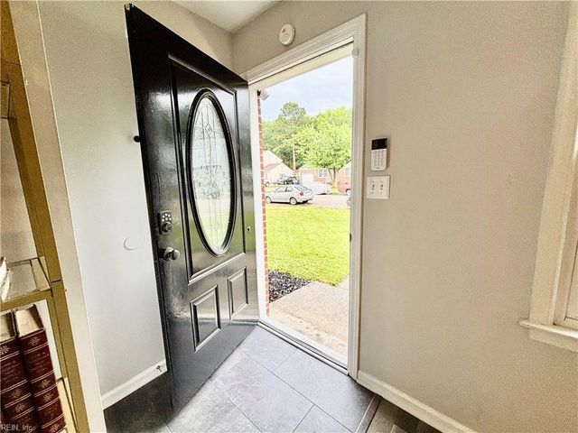 939 Red Oak CIR, Newport News, VA 23608