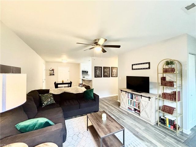 939 Red Oak CIR, Newport News, VA 23608