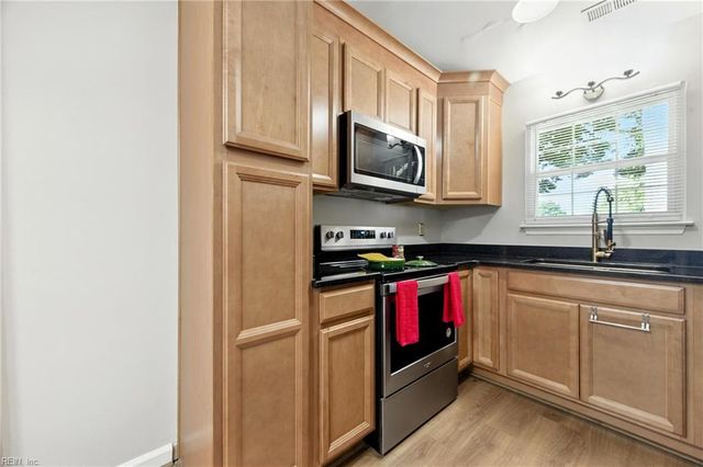 454 Hollomon DR, Hampton, VA 23666