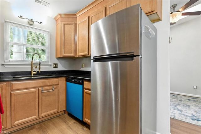 454 Hollomon DR, Hampton, VA 23666